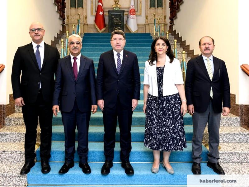 Adalet Bakanı Yılmaz Tunç, DEM Parti Heyeti ile Bir Araya Geldi