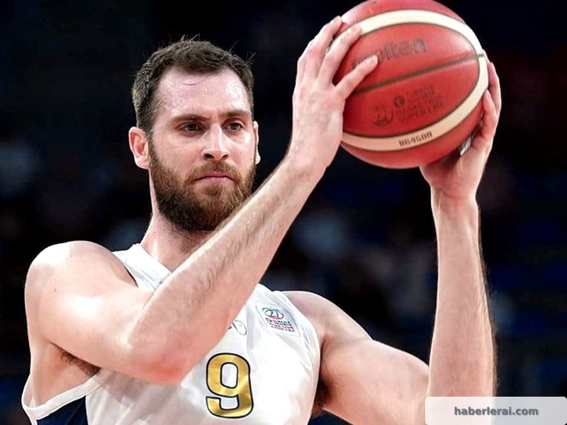 Anadolu Efes, Yunan Pivot Georgios Papagiannis'i Kadrosuna Dahil Etti