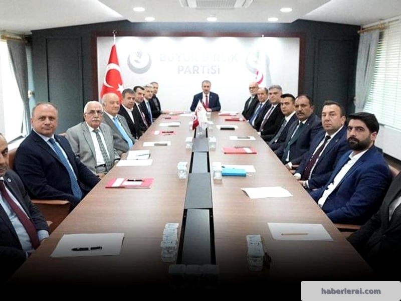 BBP'den DEM Partisi'ne Türk Bayrağı Vurgusu: İl ve İlçe Binalarına...