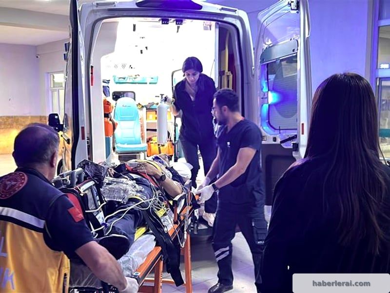 Eski Bitlis Valisi Karaömeroğlu ve Ailesi Trafik Kazasında Yaralandı