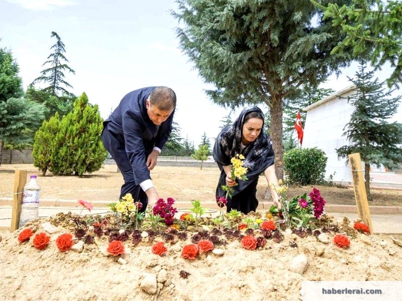 İzmir Büyükşehir Belediye Başkanı Cemil Tugay'dan yangın kahramanına...