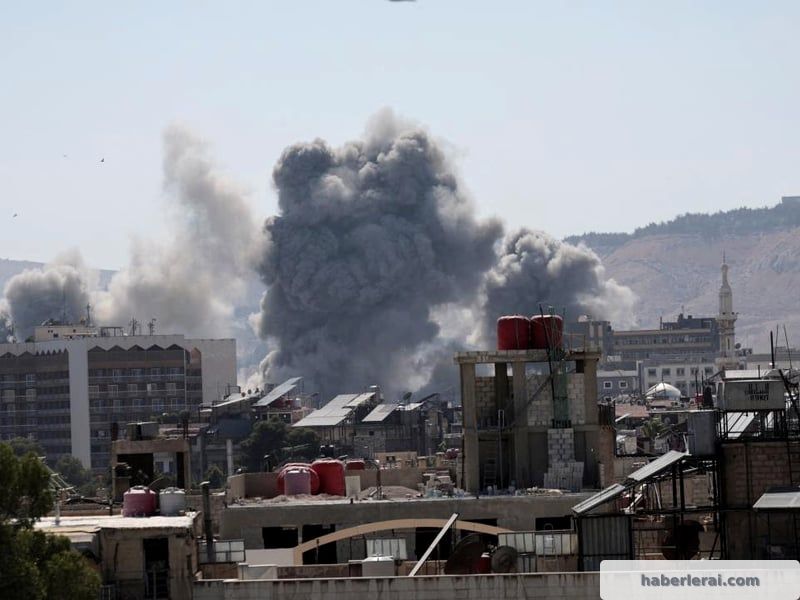 Şam'da İsrail Bombardımanı Sonrası Yıkıntılar Temizleniyor