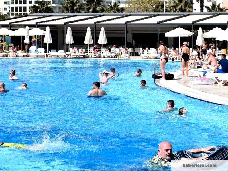 Yaz Aylarında Havuz ve Deniz Kaynaklı Hastalıklar Artıyor